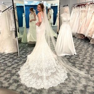Exclusive Bridal Gown NEVER WORN!